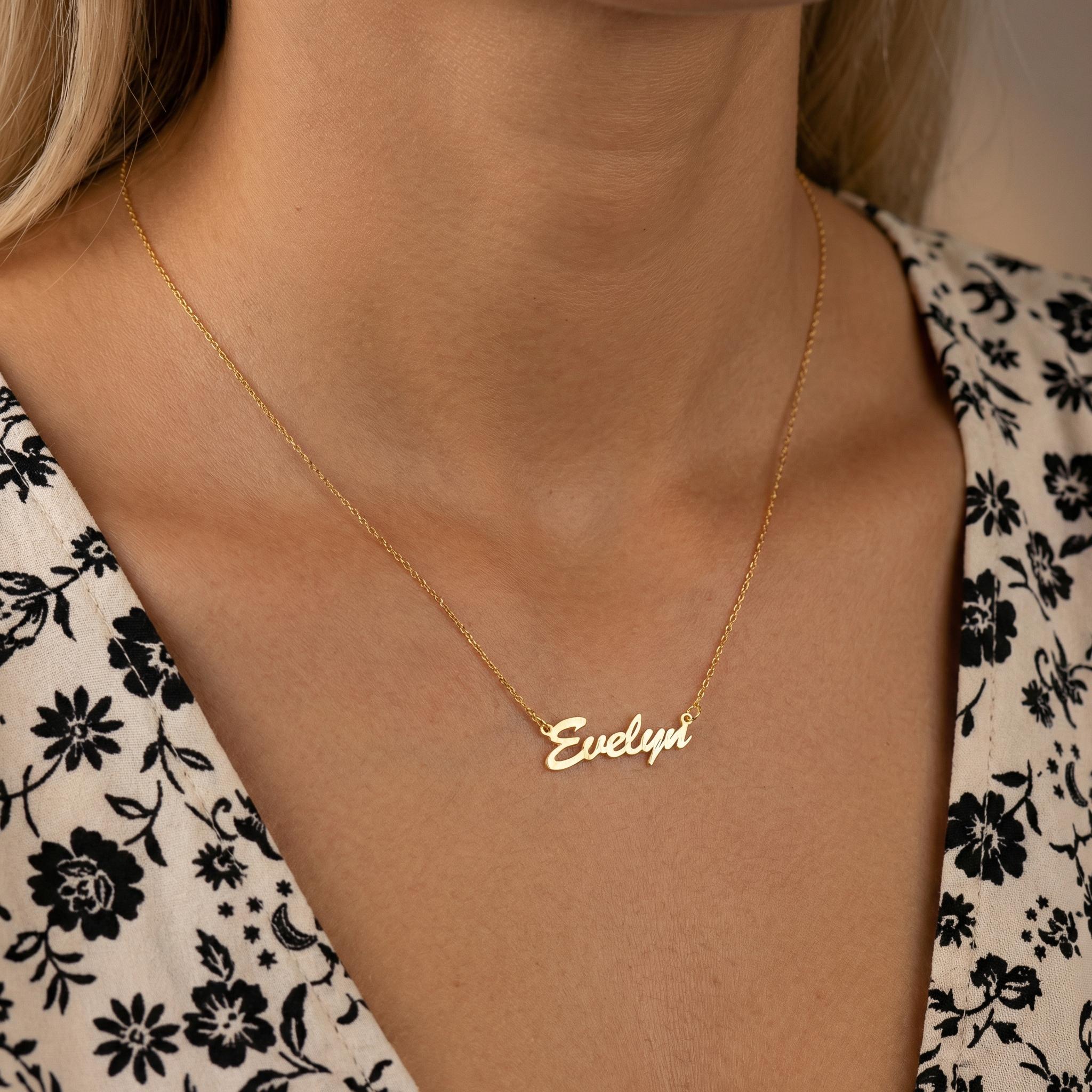 Personalisierte zarte Namenskette, individuelle Layering-Schmuck, vergoldeter Anhänger
