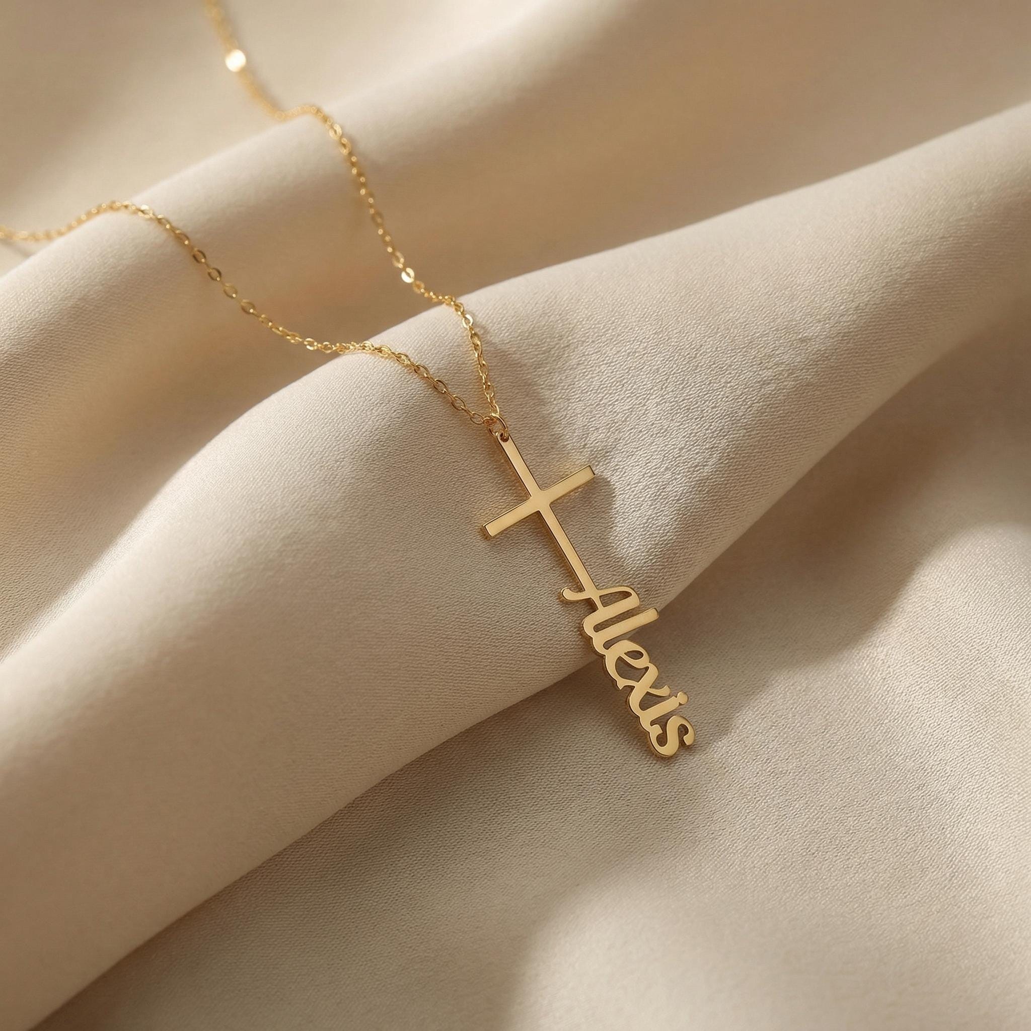 Personalisierte Namenskette mit Kreuz, vergoldeter Sterlingsilber-Anhänger