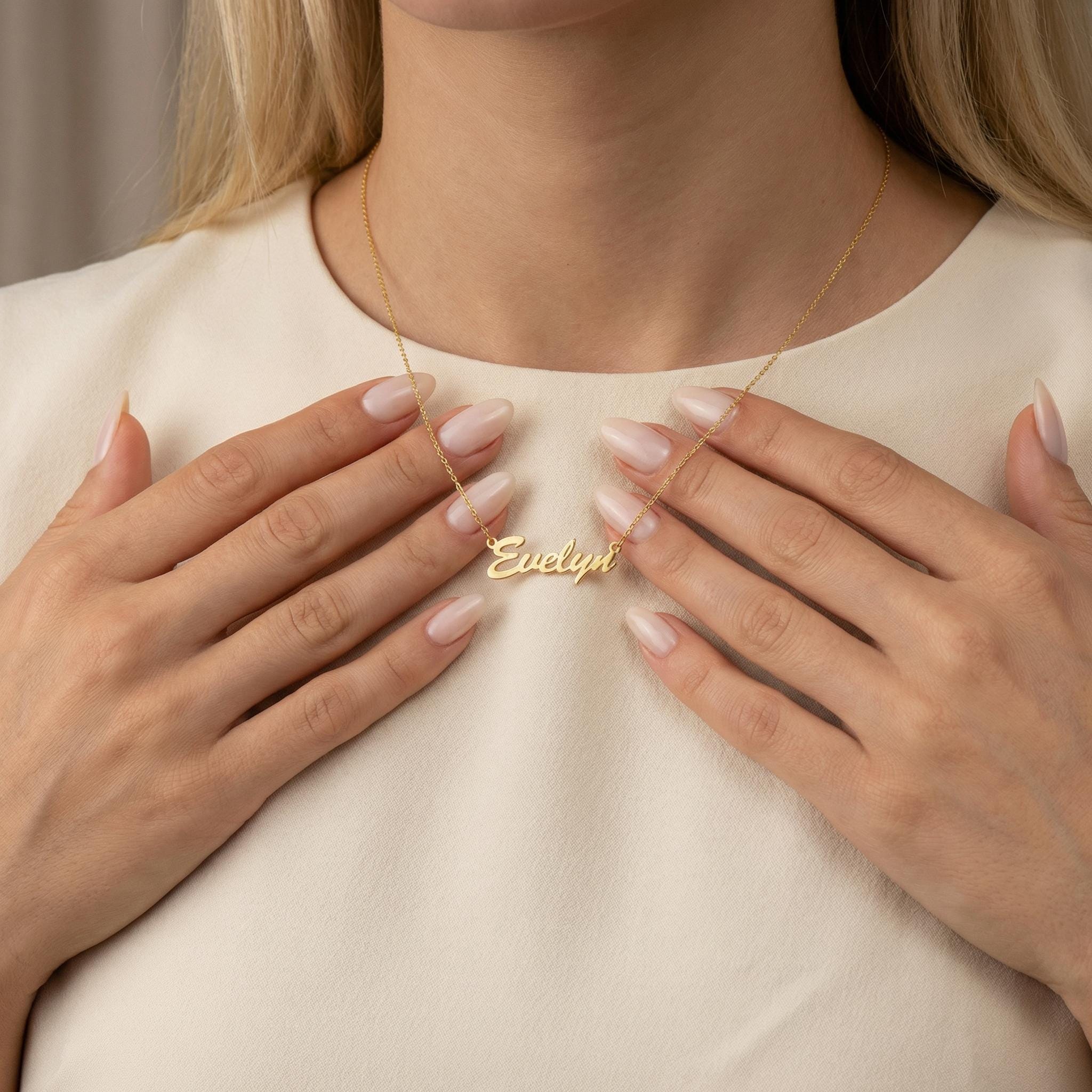 Personalisierte zarte Namenskette, individuelle Layering-Schmuck, vergoldeter Anhänger