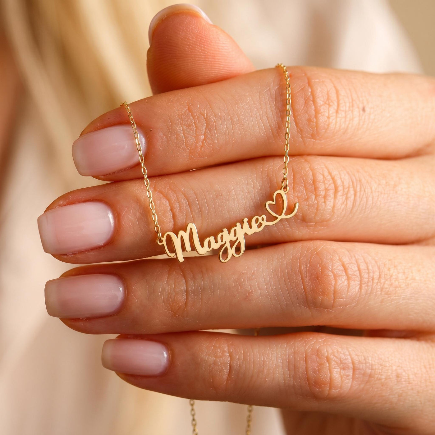 Personalisierte Namenskette mit Herz, individueller Schriftart, Geschenk für sie