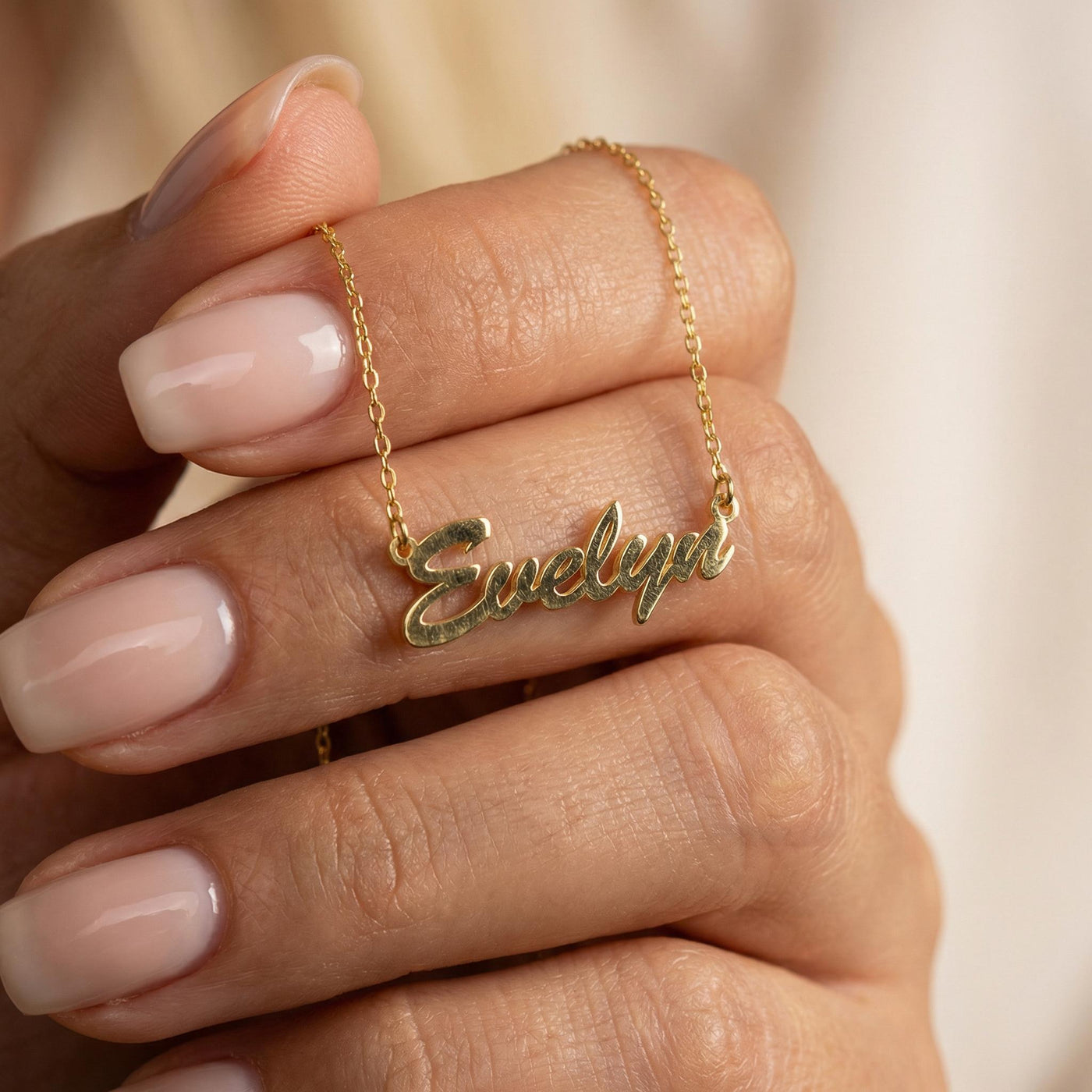 Personalisierte zarte Namenskette, individuelle Layering-Schmuck, vergoldeter Anhänger
