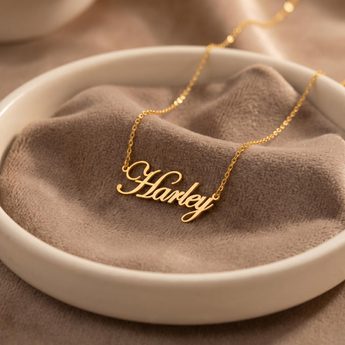 Personalisierte Namenskette, minimalistischer Schriftzug-Anhänger, individueller Layering-Schmuck für Mama
